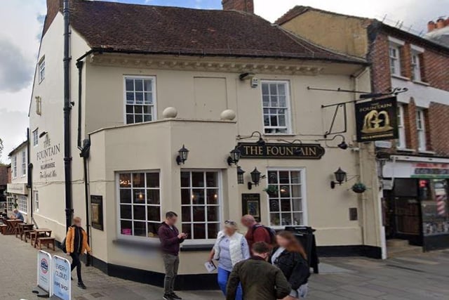 This traditional pub boasts a large beer garden and a great selection of real ales. The menu features classic pub dishes, including hearty pies and fish and chips.
