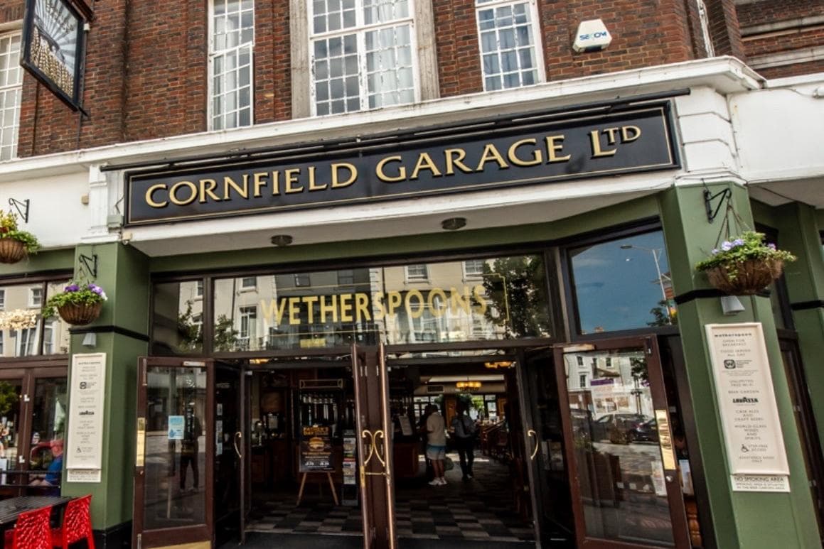 Wetherspoons verbietet Gästen das Abspielen von Musik in allen seinen Pubs ...