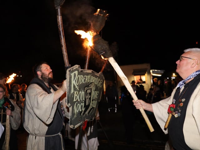 Robertsbridge Bonfire 2023. Photo by Andrew Clifton.