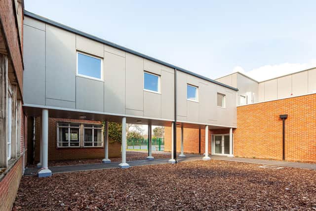 Working alongside Surrey County Council and construction consultants Pellings, Morgan Sindall’s Southern Home Counties business created a new two-storey classroom block to relieve pressure on class sizes at the school, which can now accommodate a total of 1,650 pupils