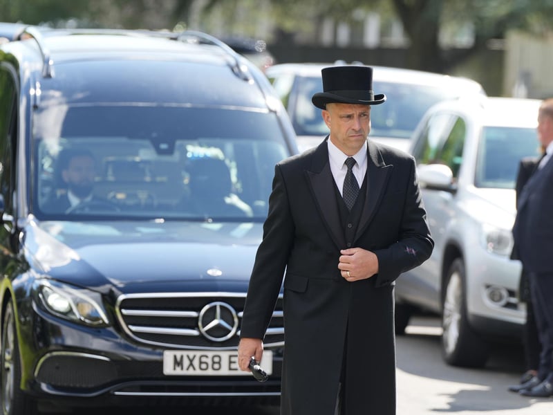 Beloved Worthing resident Darren Doe was given a spectacular send-off with stunning floral displays during his funeral procession.