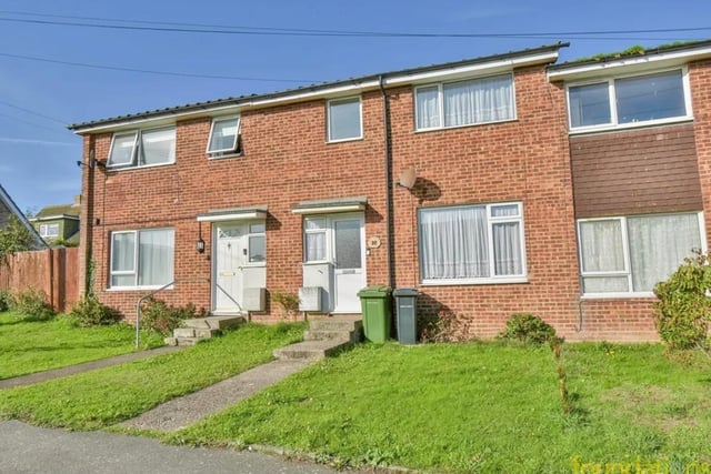 This house is on the market for £284,000. A well presented three bedroom mid-terraced house situated in the 'Pebsham' area of Bexhill which is located within easy reach of Ravenside Retail Park, local primary school, Bexhill College & Glyne Gap seafront.
It is on the market with New Foundations on Zoopla.