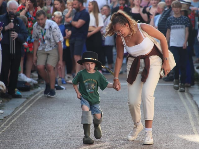 Hastings Old Town Carnival Week 2022: Seaboot Race. Photo by Roberts Photographic