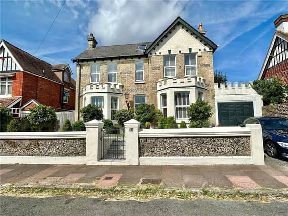 De Roos Road, Eastbourne