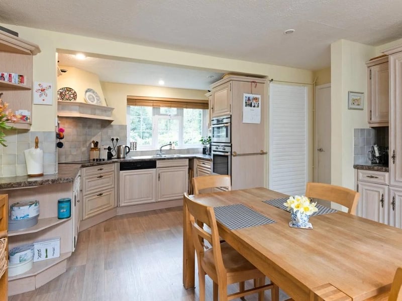 The kitchen with fitted units