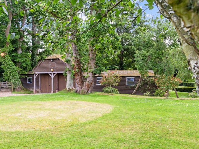 6 bed detached house for £2,750,000. Sold by Hamptons