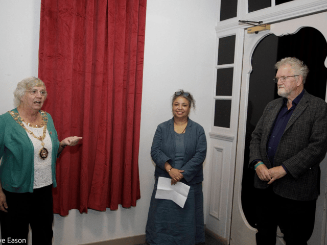 Mayor of Eastbourne unveiling the plaque