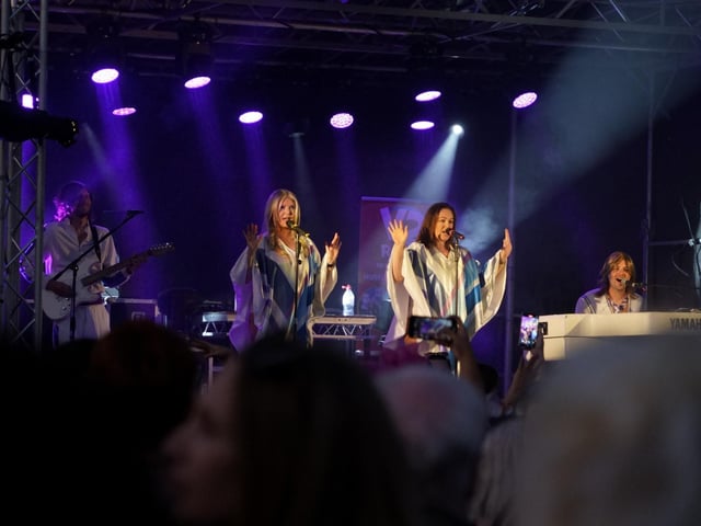 ABBA Revival Live After Racing at Fontwell on Friday 30 August 2024. www.polopictures.co.uk Fontwell Arundel Clive Bennett 20240830 ©2024 Clive Bennett Photography 30/08/2024 _CAB8336.JPG : Fontwell Park Ladies' Evening 2024