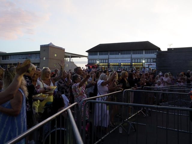 ABBA Revival Live After Racing at Fontwell on Friday 30 August 2024. www.polopictures.co.uk Fontwell Arundel Clive Bennett 20240830 ©2024 Clive Bennett Photography 30/08/2024 _CAB8223.JPG : Fontwell Park Ladies' Evening 2024