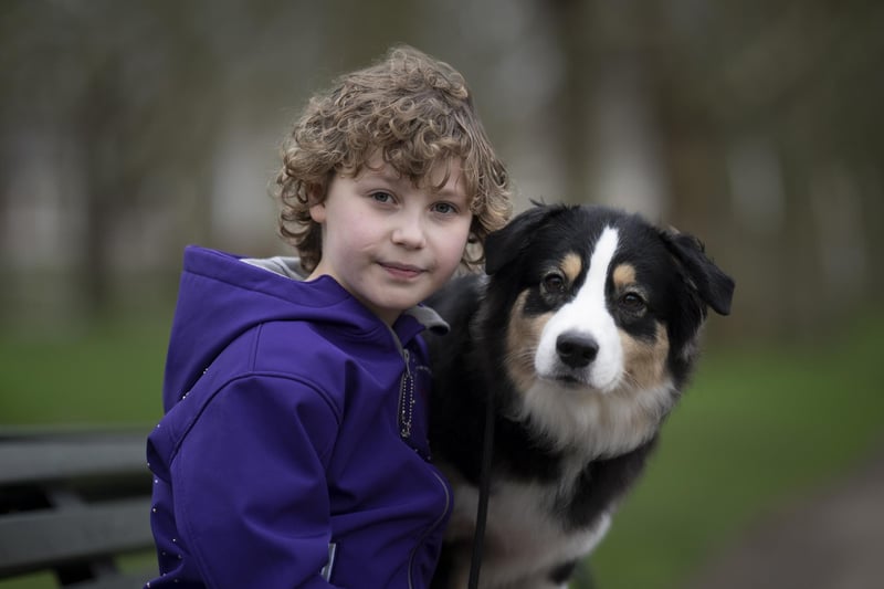 Australian Shepherd Echo and her young owner, Freya Harris, from Lincolnshire, are finalists in the Best Friends category of The Kennel Club Hero Dog Award 2024. 8-year-old Freya was diagnosed with a rare form of stage 4 cancer in 2021 and had to undergo surgery, chemotherapy and radiotherapy, with this gruelling treatment ongoing for over a year. Facing such adversity, pain and trauma, it was her Australian Shepherd dog and best friend, Echo, who helped her to pull through, and the pair incredibly made it to Crufts last year, overcoming all the odds and fulfilling Freya’s childhood dream.