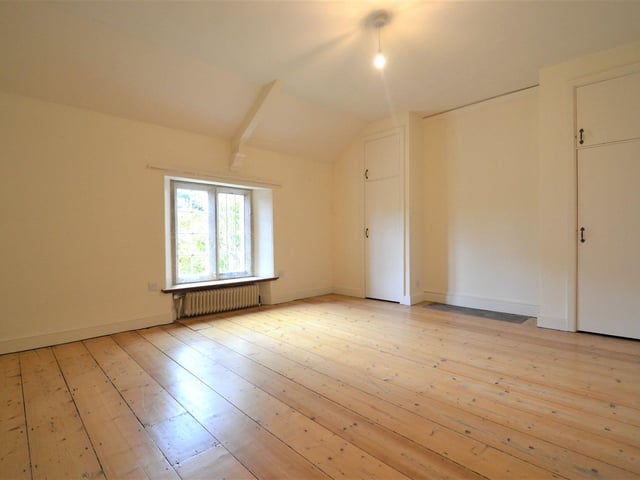 First floor apartment to let at Parham House