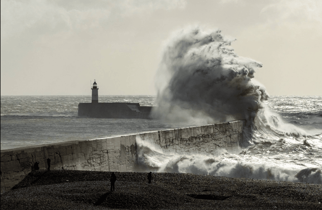 Storm Austen hits Newhaven beach with 14-metre waves.