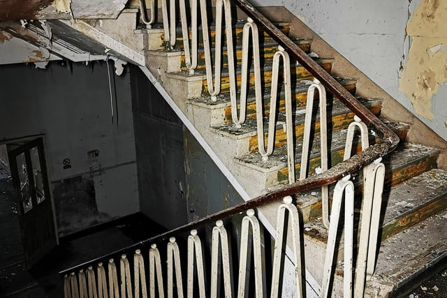 The decaying staircase