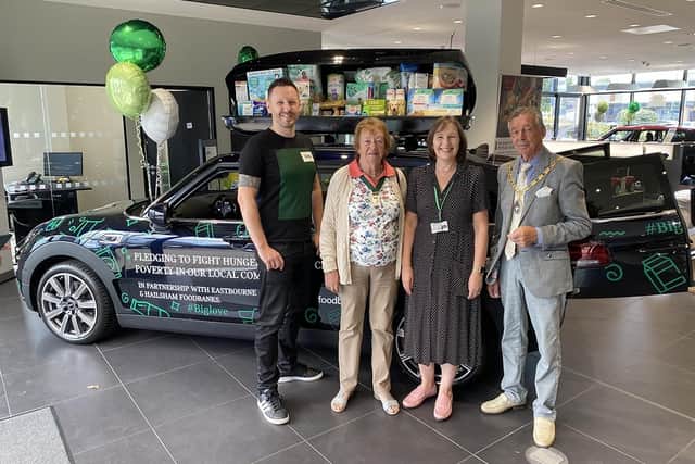 HAILSHAM MAYOR ATTENDS ‘BIG LOVE’ EVENT IN AID OF LOCAL FOODBANKS (PHOTO FROM HAILSHAM TC)