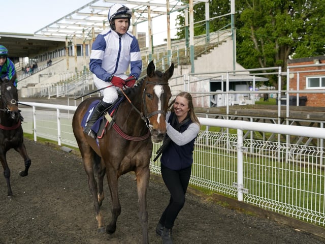 Race 6 The Best Odds Guarenteed At YEEHAA.BET Mares Novices Limited Handicap Hurdle Race at Fontwell on Friday 19 April 2024. www.polopictures.co.uk  Fontwell Arundel Clive Bennett 20240419 ©2024 Clive Bennett Photography 19/04/2024 _CAB3661.JPG:Spring jump racing at Fontwell Park
