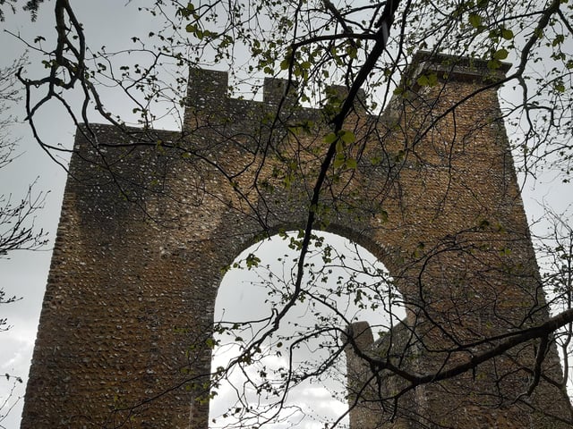 Nore Hill Folly – Head into the woods on the Slindon Estate and discover the Nore Hill Folly, an imposing Italian arch that looks like a grand entrance to a tunnel, perhaps, or a gateway to a castle