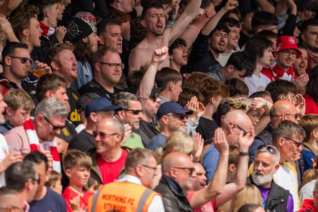 Woodside Road was packed to the rafters on Saturday - 4,002 were there