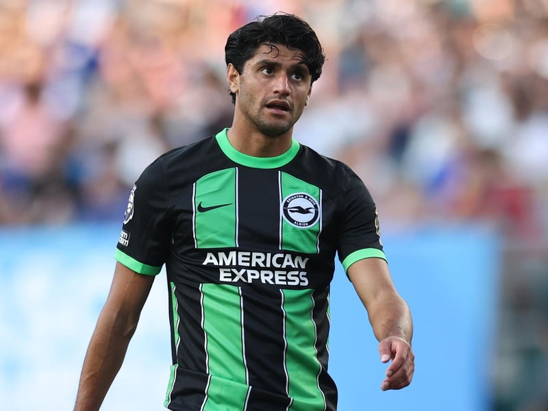 Didn't cover himself in glory while defending for the first goal. Struggled to take control of the midfield. One standout moment was a superb pass to Fati which nearly led to a goal. Replaced with more than 20 minutes remaining