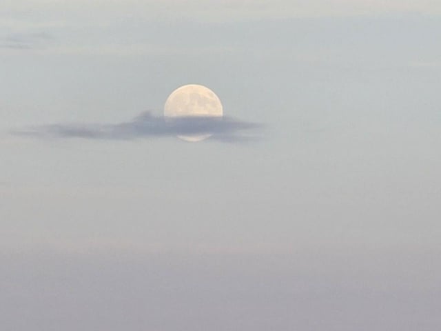 Photo by Karêñ Diton