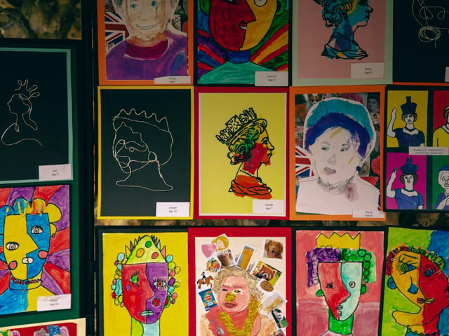 Plumpton portraits of the Queen