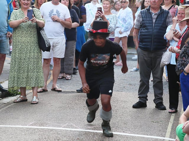 Hastings Old Town Carnival Week 2022: Seaboot Race. Photo by Roberts Photographic