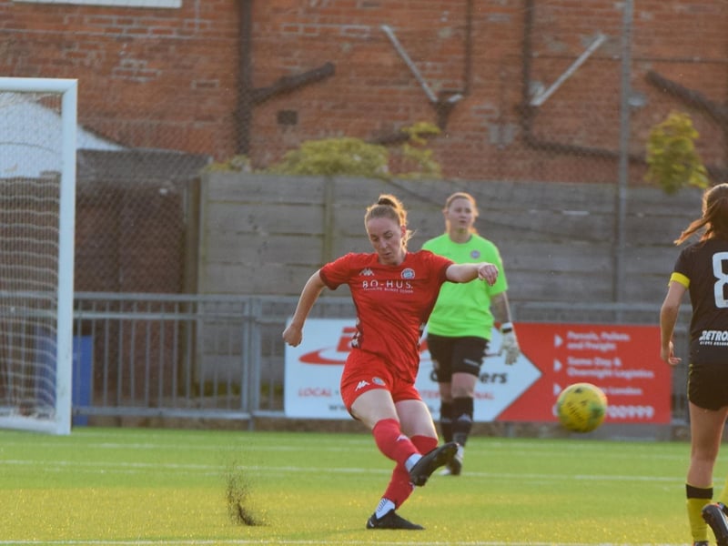 Worthing FC Women beat AFC Acorns and lift the London and SE premier division title