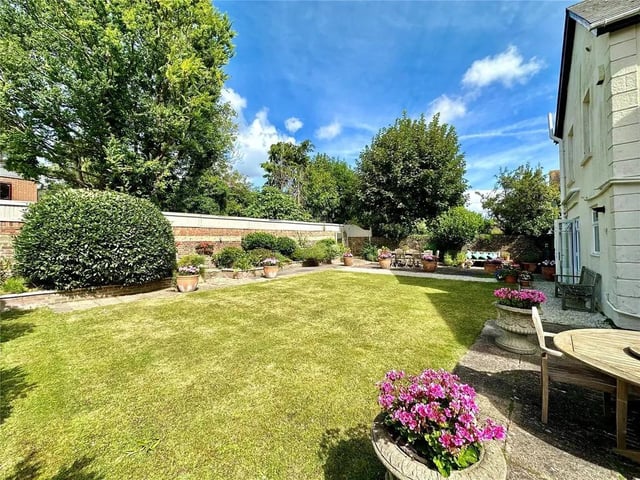 De Roos Road, Eastbourne