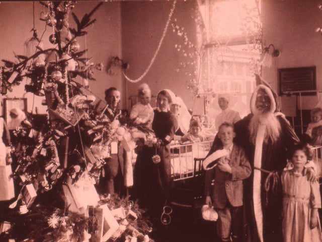 The children's ward at Princess Alice Hospital in 1925. Photo contributed by Eastbourne Local History Society.