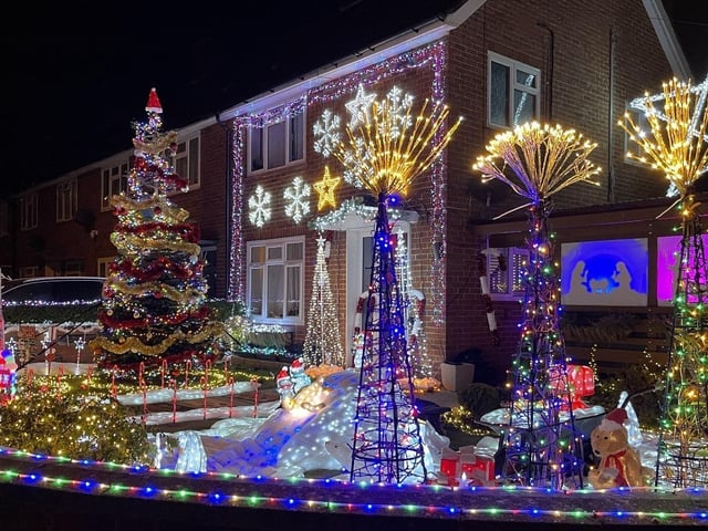 The Barber/James family filled their garden with lights to help bring a smile and Christmas cheer to the community. They used this opportunity to raise some very much needed and well-deserved funds for a charity very close to their hearts, Autism Support Crawley