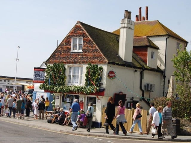 People liked this Old Town pub for its popular cheese bingo event and nice garden.