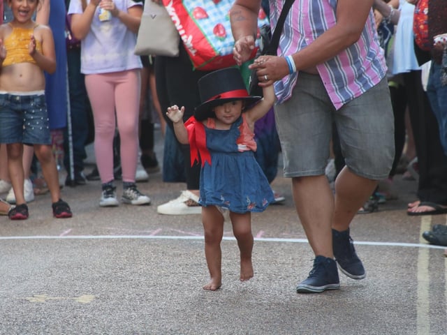 Hastings Old Town Carnival Week 2022: Seaboot Race. Photo by Roberts Photographic