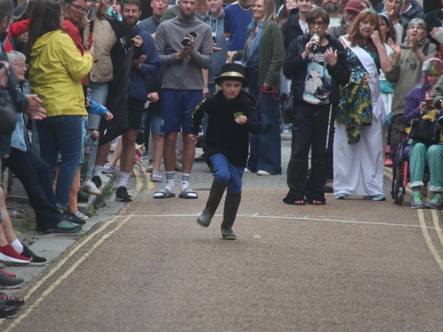 Hastings Old Town Carnival Week 2025: Seaboot Race. Photo by Roberts Photographic.