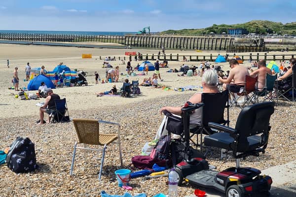 Holiday makers enjoying the sun at Littlehampton beach, June 2023. Picture Steve Robards/Sussex World