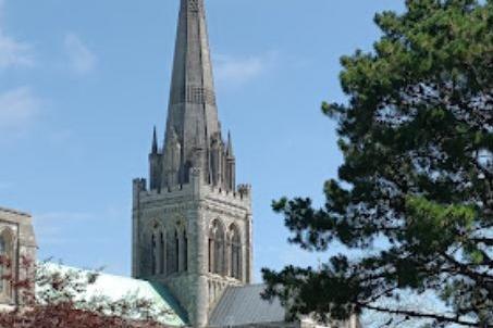 Situated near the South Downs National Park, Chichester features a mix of traditional and contemporary dining options. From elegant restaurants serving modern British cuisine to cosy tea rooms offering delightful afternoon teas, food enthusiasts will find something to suit their taste
