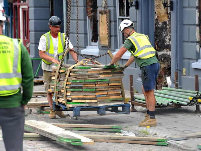 Scaffolding work has started on the Angel Inn in Midhurst. Pic S Robards SR2305311