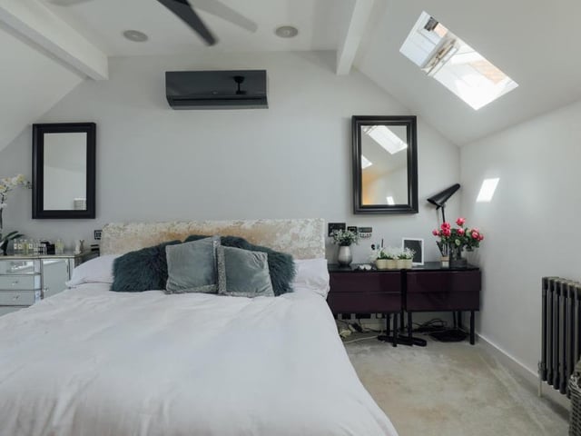 That main bedroom again. It's a good size, with lots of space.