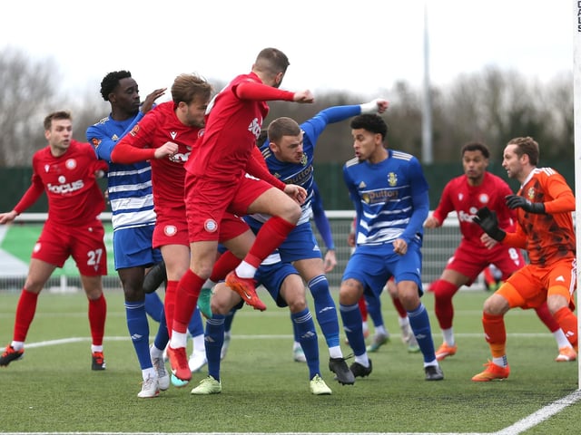 Aveley v Worthing action in National League South
