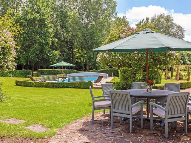 6 bed detached house for £2,750,000. Sold by Hamptons
