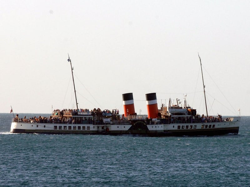 The Waverley sets off on its cruise from Worthing Pier in September 2009