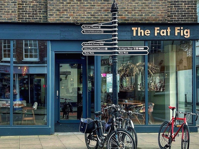 nown for its Mediterranean-inspired menu, this spot dishes up drool-worthy options like honey-balsamic fig & goat cheese salad, fluffy Greek pancakes with yoghurt & pistachio, creamy pasta, and hearty veggie burgers—fast, flavourful, and anything but boring.