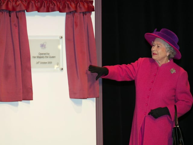 JPCT 24 October 2003 Queen visits Horsham. The Capitol C3440877a -photo by Derek Martin