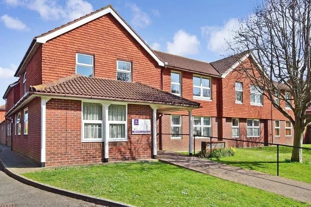 This is a first floor retirement property for the over 60's. It is located near South Farm Road shopping parade and close to a good selection of transport links. The accommodation is light and spacious and there is an on duty site manager and the property has no chain.