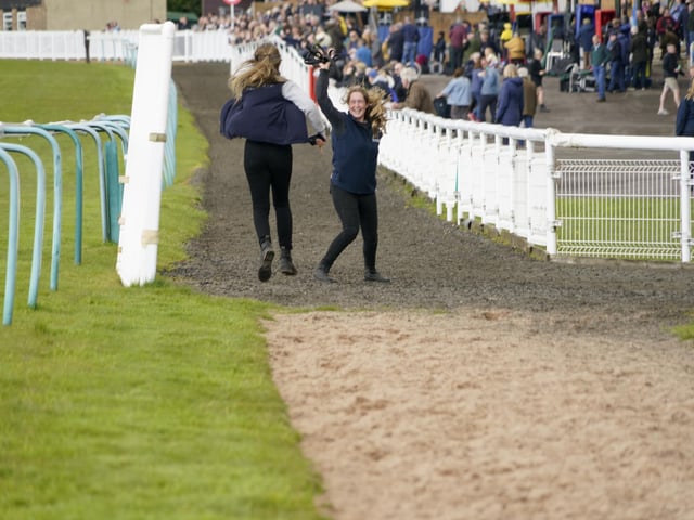 Race 6 The Best Odds Guarenteed At YEEHAA.BET Mares Novices Limited Handicap Hurdle Race at Fontwell on Friday 19 April 2024. www.polopictures.co.uk  Fontwell Arundel Clive Bennett 20240419 ©2024 Clive Bennett Photography 19/04/2024 _CAB3573.JPG:Spring jump racing at Fontwell Park