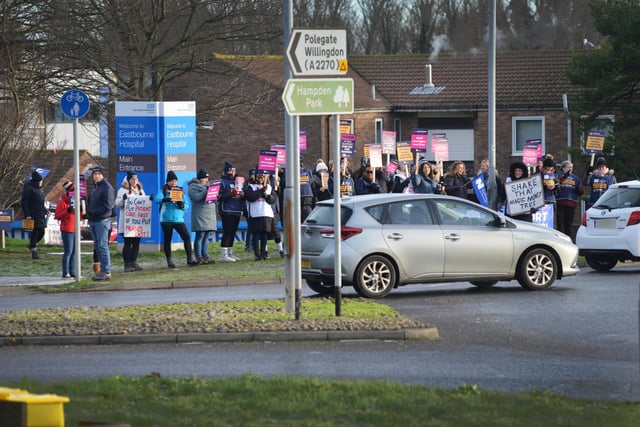 Nurses strike in Eastbourne (photo by Justin Lycett)