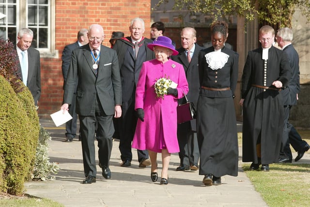 JPCT 24 October 2003 Queen visits Horsham. Christ's Hospital C3440227a -photo by Michael Burren