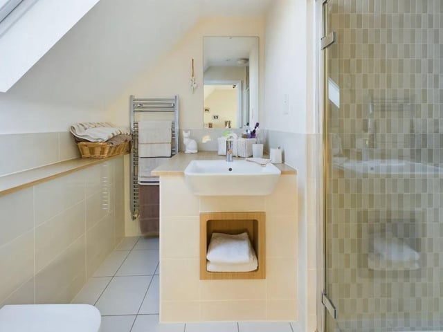 There are two en suite shower rooms
