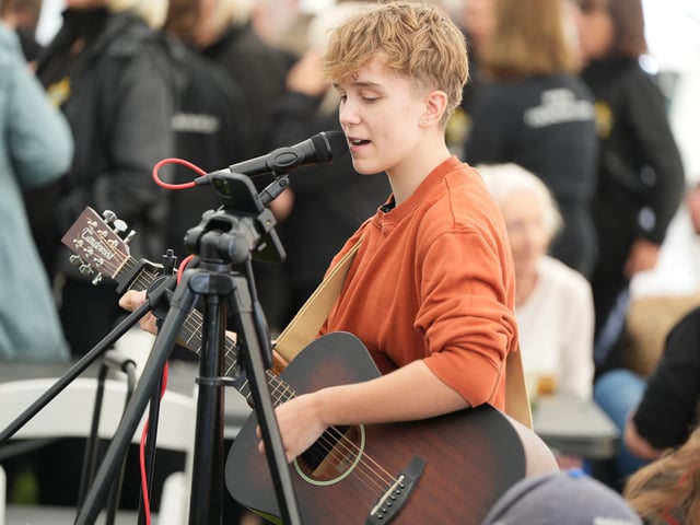 Crowds flocked to Worthing for a popular food and drink festival.