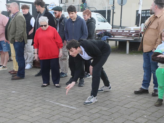 Marbles competition on Winkle Island in Hastings Old Town.Photo by Roberts Photographic.
