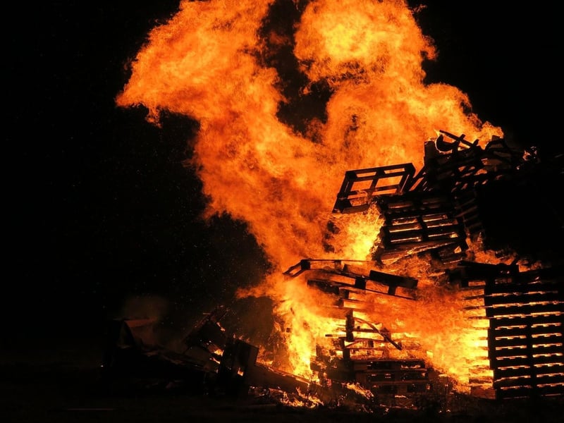 Ewhurst & Staplecross Bonfire 2023. Photo by Andrew Clifton.