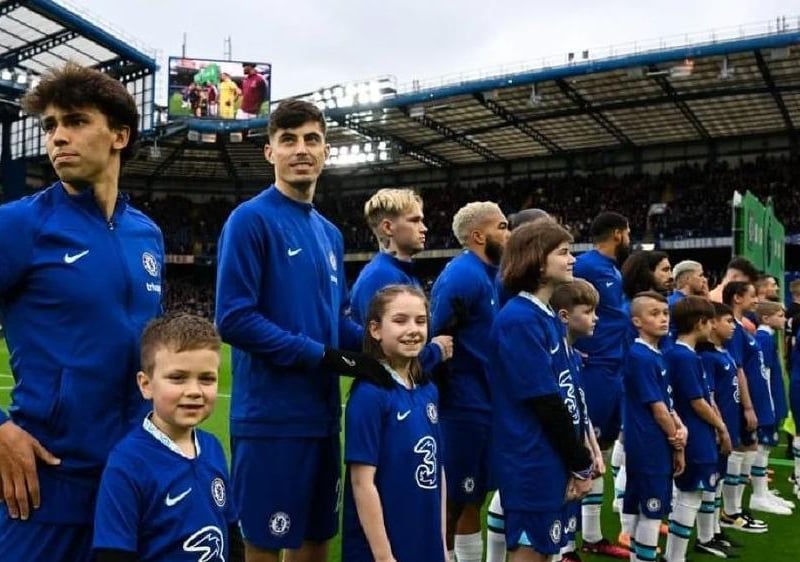 Alexis Fay with Kai Havertz before the game